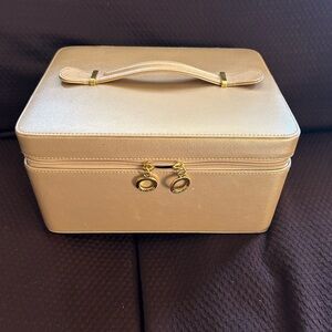 Gold Estée Lauder make up case